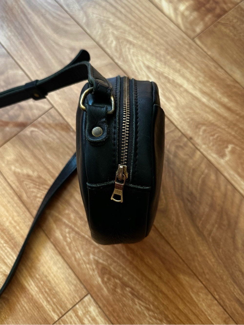 Portland Leather Black Round Crossbody Bag - Picture 3 of 6
